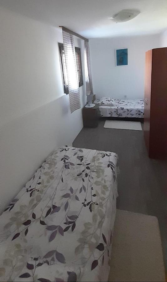 Apartamento Ina 2 Funtana Exterior foto