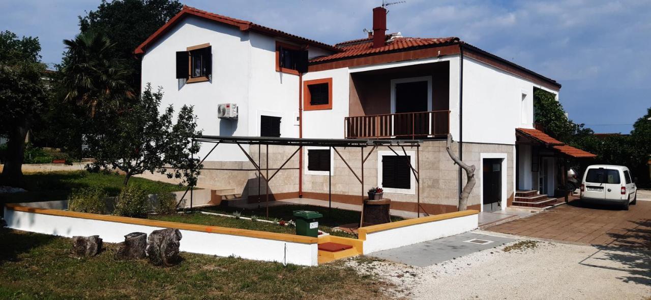 Apartamento Ina 2 Funtana Exterior foto
